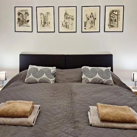 Modern Parkside Garden View *