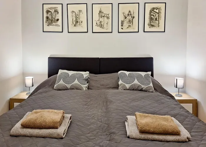 Modern Parkside Garden View *