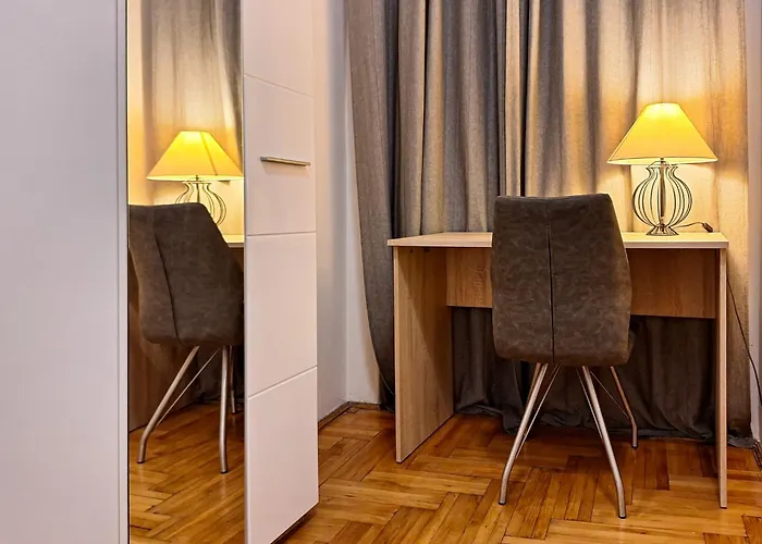 Modern Parkside Garden View