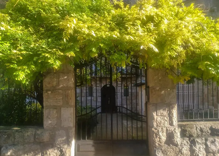 Modern Parkside Garden View Boedapest