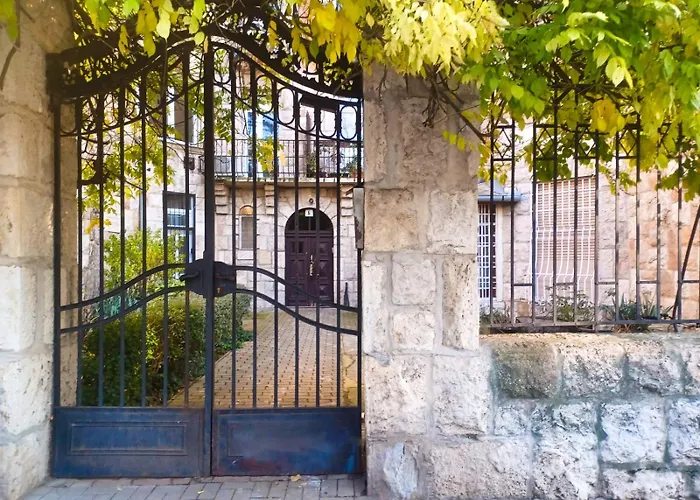 Modern Parkside Garden View