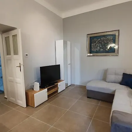 Modern Parkside Garden View