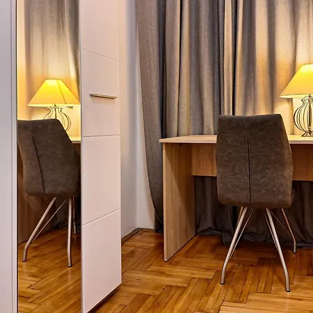 Modern Parkside Garden View