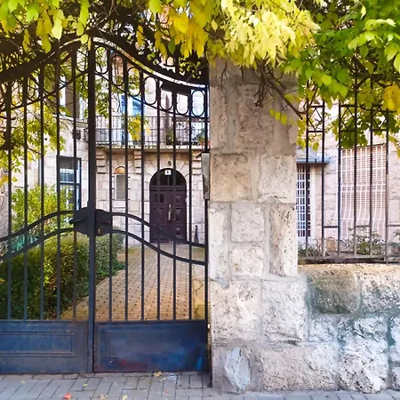 Modern Parkside Garden View