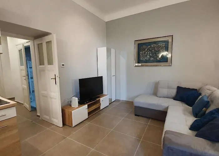 Modern Parkside Garden View